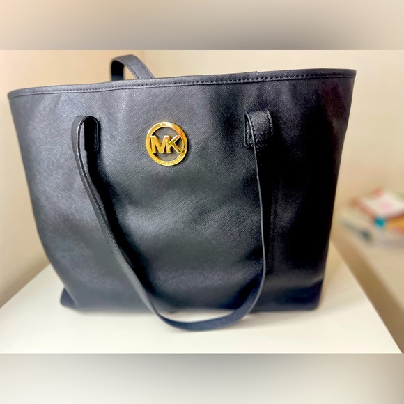 Michael Kors Handbags - Michael Kors Tote